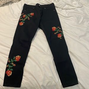 Topshop Moto black high-waist floral embroidered jeans, Size 32 -fit like a 29